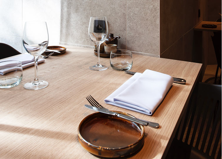 Table tops finished with Unilin Master Oak in HPL